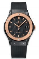 Женские часы Hublot Classic Fusion 565_CO_1181_RX с датой в керамическом корпусе с рантом из розового золота, на матовом циферблате золотые часовые метки и стрелки, черный каучук.