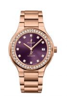 Женские часы Hublot Classic Fusion 568_OX_898V_OX_1204 в розовом золоте с бриллиантовым рантом, на лучистом фиолетовом циферблате золотые часовые метки и стрелки, браслет из розового золота.