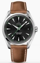 Мужские наручные часы Omega Seamaster-231_12_42_21_01_003 с датой в стальном корпусе, на черном лакированном циферблате узор из вертикальных полос в виде тика, люминесцентные часовые метки и стрелки, коричневый телячий ремешок.