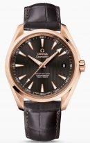 Мужские наручные часы Omega Seamaster-231_53_42_21_06_002 с датой в розовом золоте, на коричневом лакированном циферблате узор из вертикальных полос в виде тика, люминесцентные золотые часовые метки и стрелки, ремешок кроко.